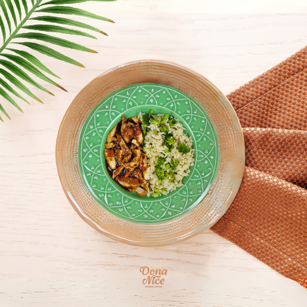 frango à parrillero e arroz com brocolis